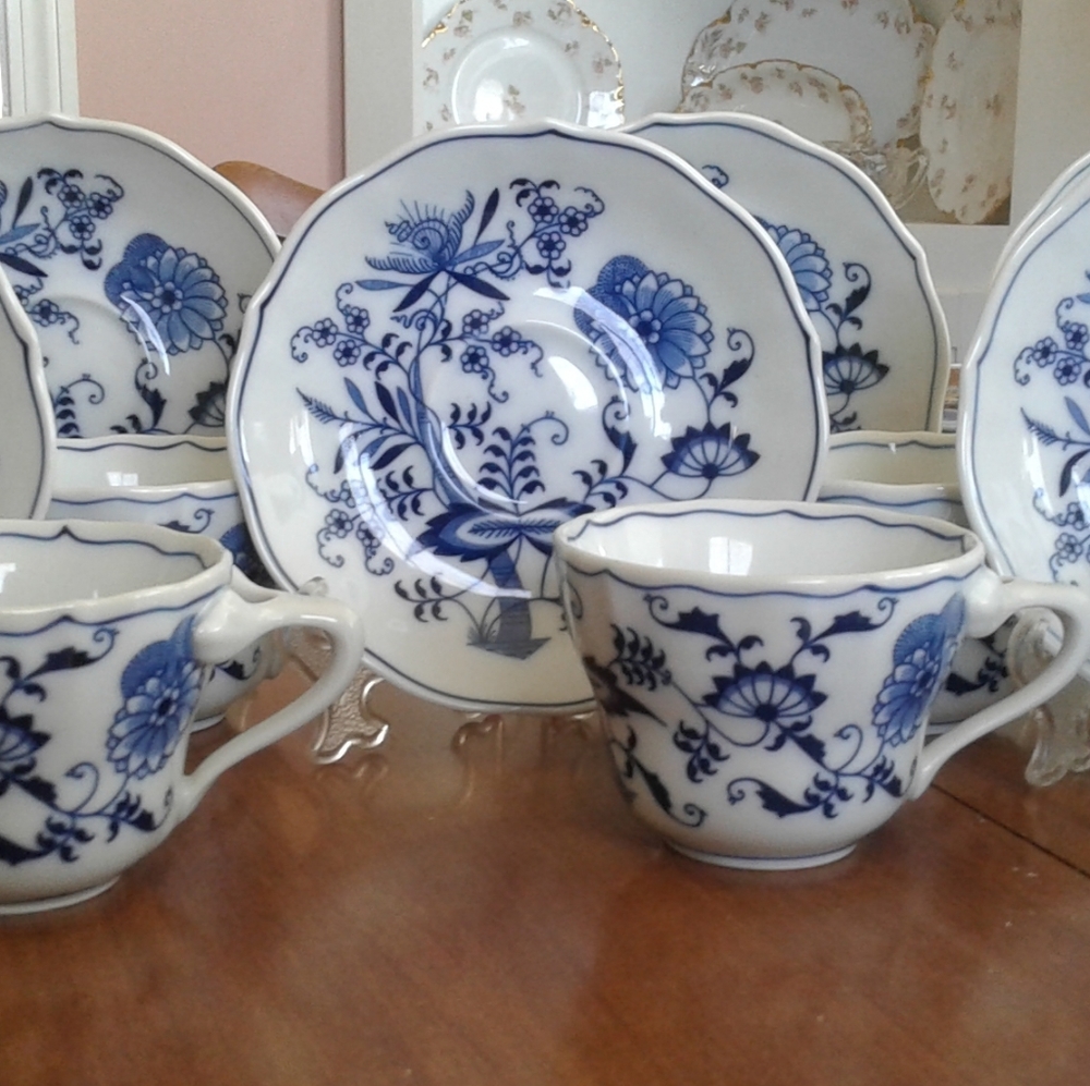 Blue Danube tea cups and saucers ser of 6